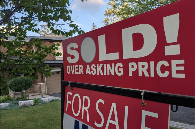 selling Homes and houses sold by Caroline Yuen who is a realtor in West Vancouver and North Vancouver speaking Chinese Mandarin, Cantonese, and English.
